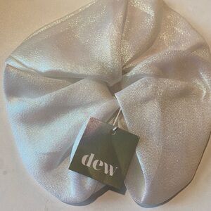 Dew Edit by Kaitlyn Bristowe Counting Sheep Extra Scrunchie
